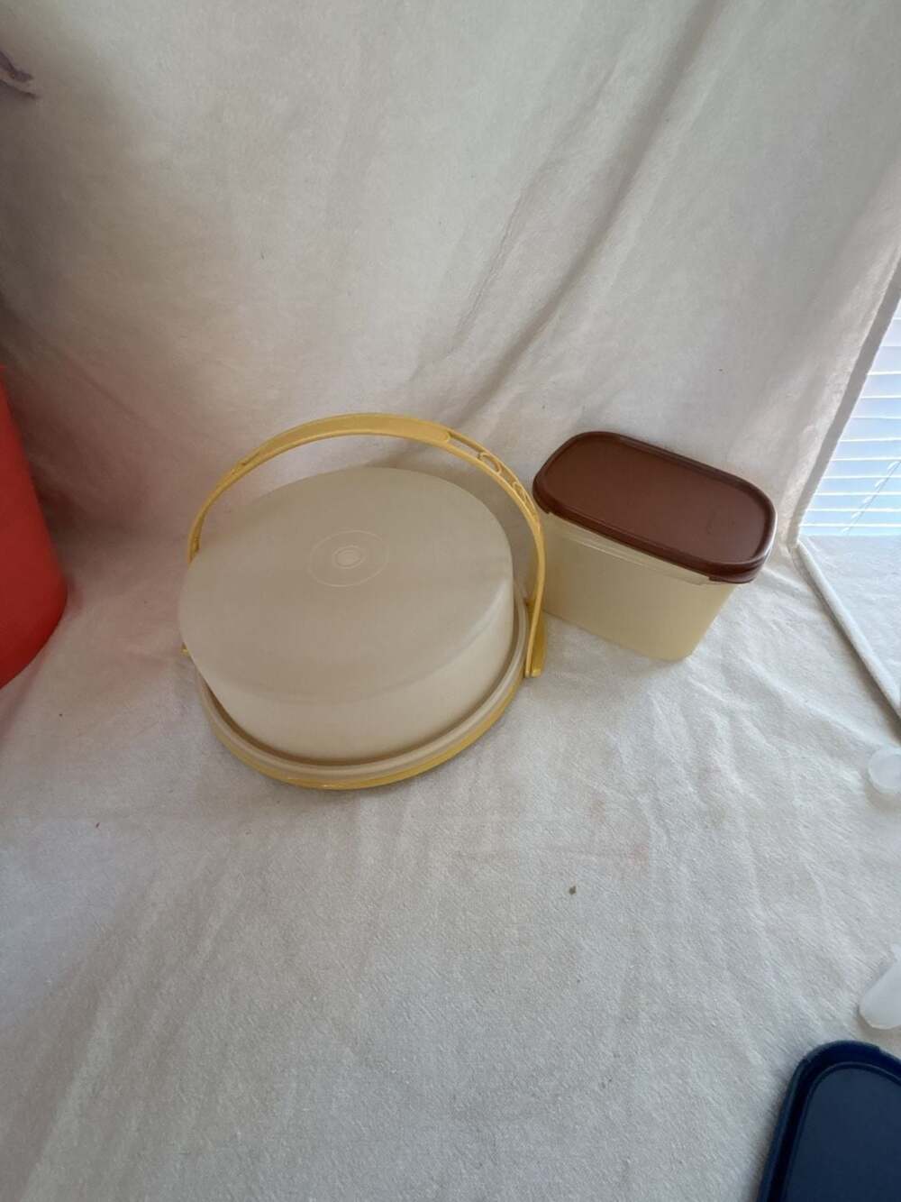 Vintage Tupperware Harvest Gold Pie Cake Keeper Carrier 719